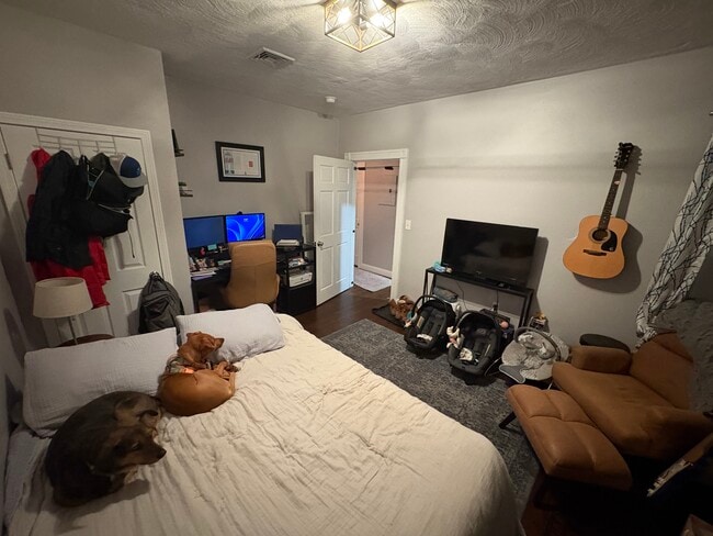 Building Photo - 26 Elder St