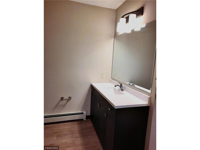 Foto del edificio - 355 2nd St SE