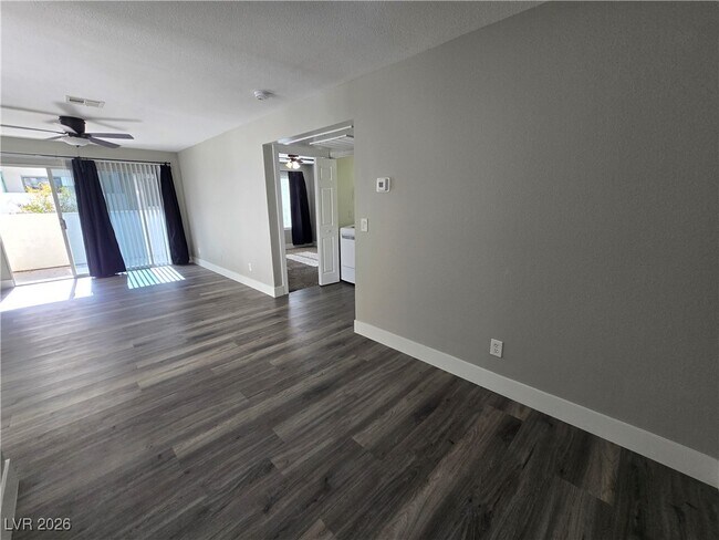 Foto del edificio - 7100 W Pirates Cove Rd