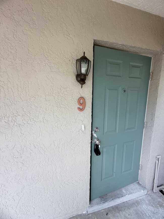 Building Photo - 130-136-136 Cape Coral Pkwy W