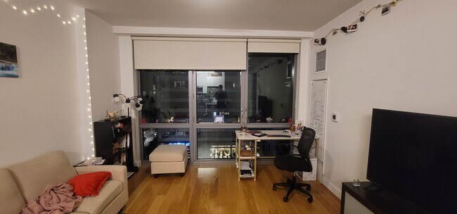 Building Photo - 606 W 57th St