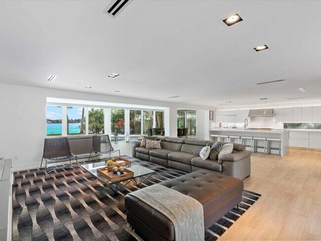 Foto del edificio - 714 S Lake Dr