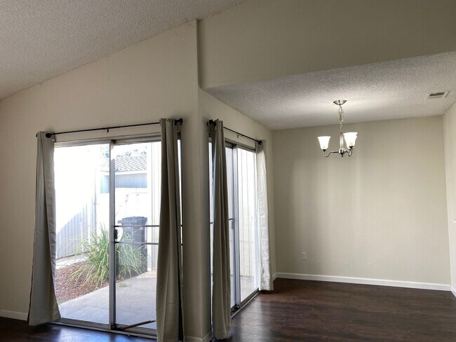 Building Photo - MJRA5516-20