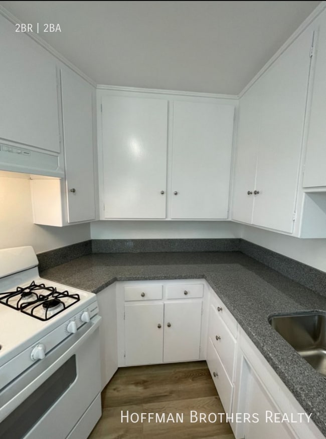 Foto del edificio - 6041 Whitsett Ave