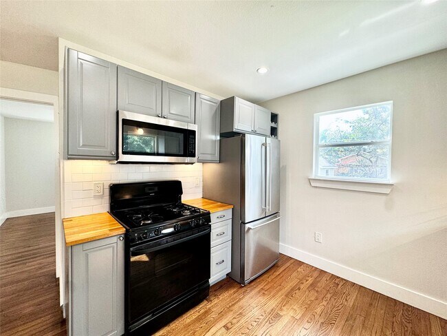 Foto del edificio - 1035 Louise St