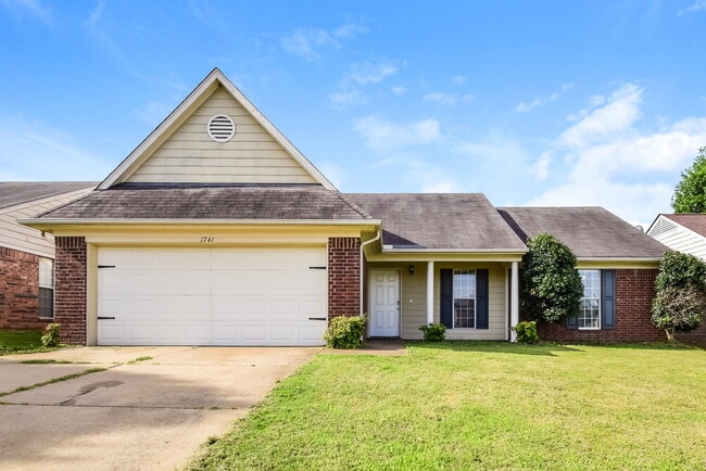 Building Photo - 1741 Madison Cove E