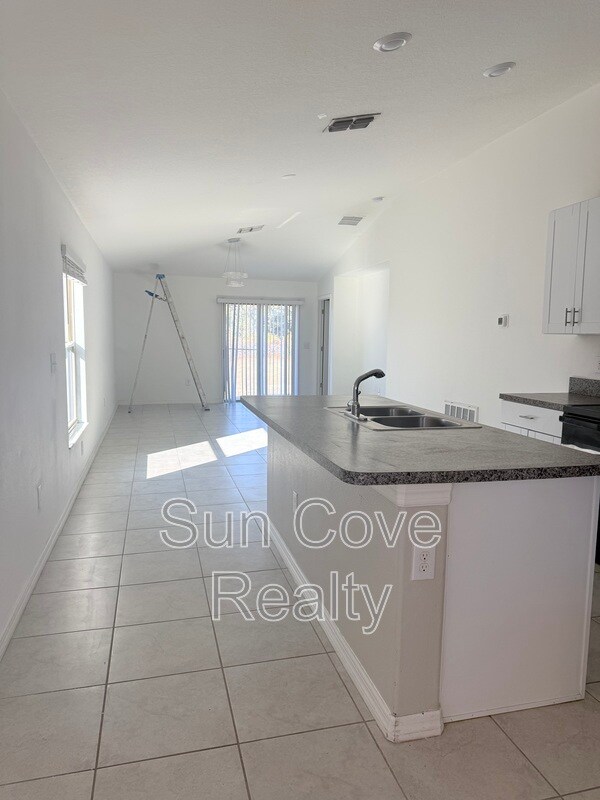 Foto del edificio - 12136 Miracle Mile Dr