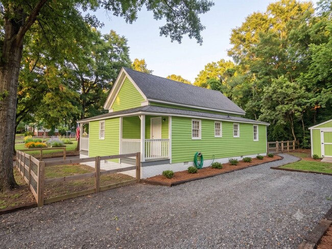 Building Photo - 725 Williams St