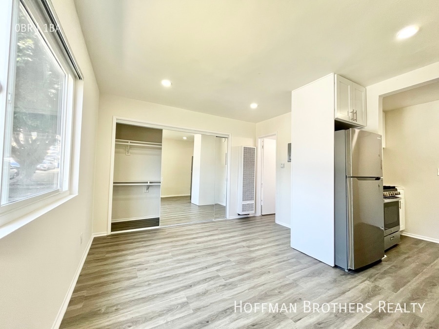 Primary Photo - 140 N Hoover St Los Angeles, CA, 90004