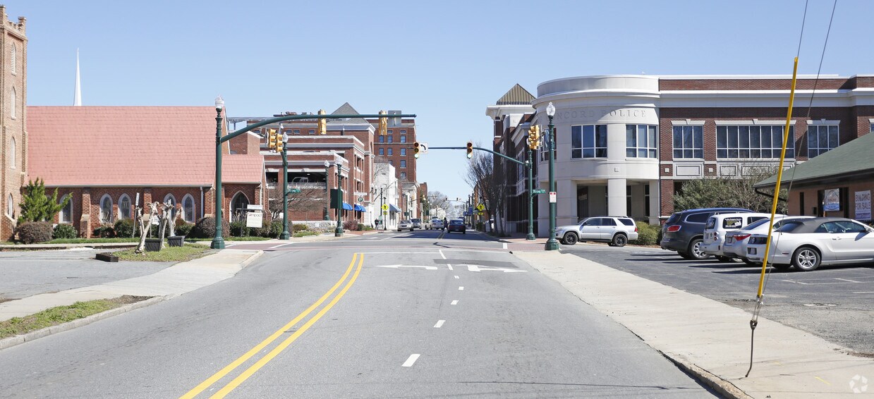 Primary Photo - Charlestowne on Cabarrus Charlestowne on Cab