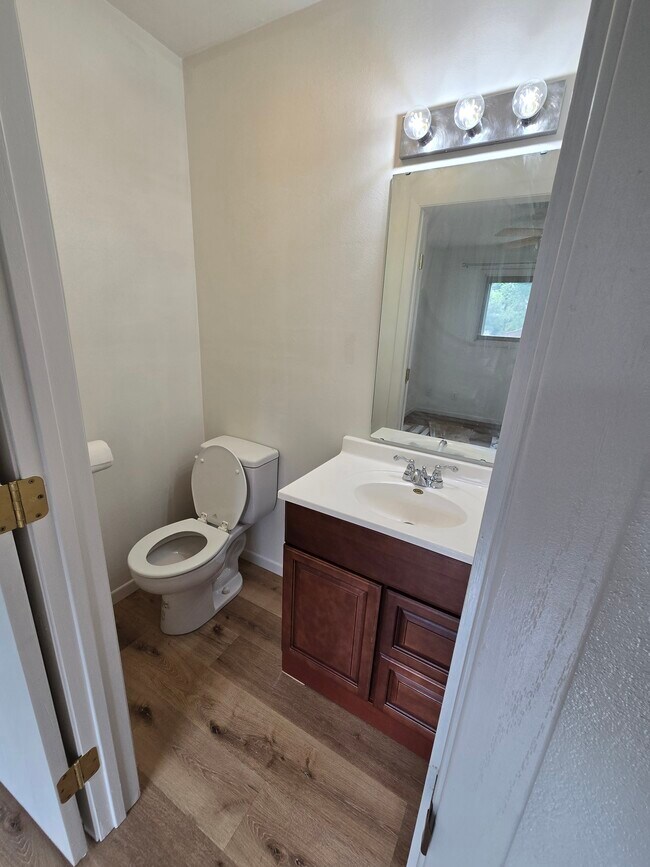 Foto del edificio - 1542 W River Dr