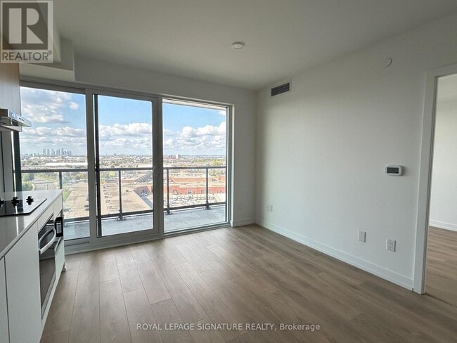 Photo du bâtiment - 1100-1100 Sheppard Ave W