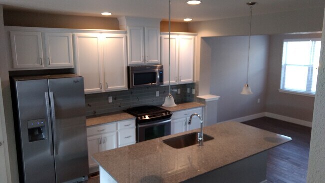 Photo - Beautiful 3 bed, 2.5 bath townhome in Loui...