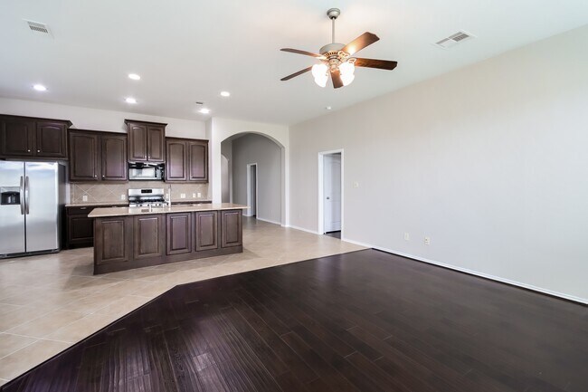 Foto del edificio - 26122 Serenity Oaks Dr