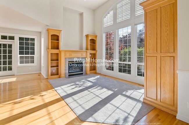 Foto del edificio - Gorgeous Lake Oswego Three Bedroom Oak Creek Home On Corner Lot!