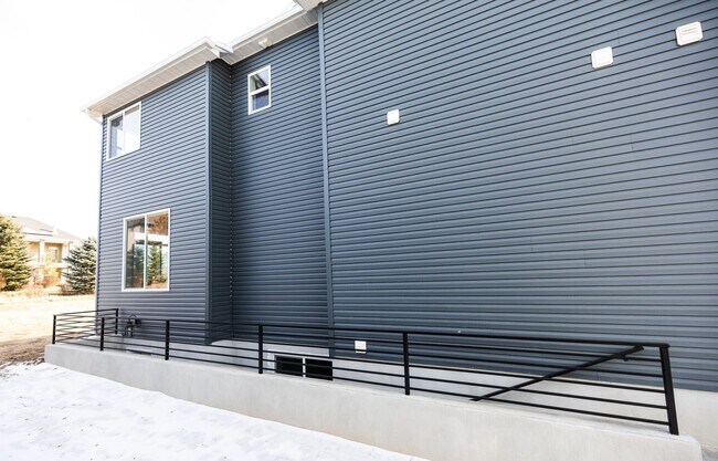 Foto del edificio - 715 Pine Ridge Ln