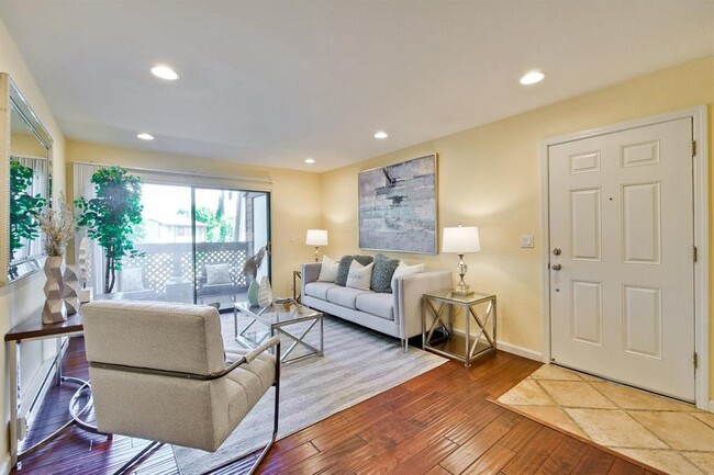 Building Photo - 615 Teatree Ct
