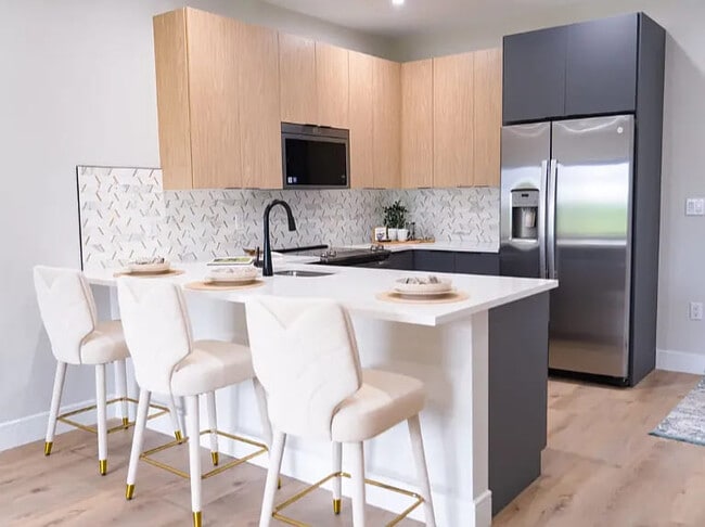 Building Photo - HELIO