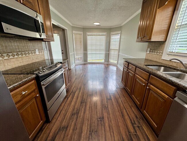 Foto del edificio - 140 Clear Creek Dr