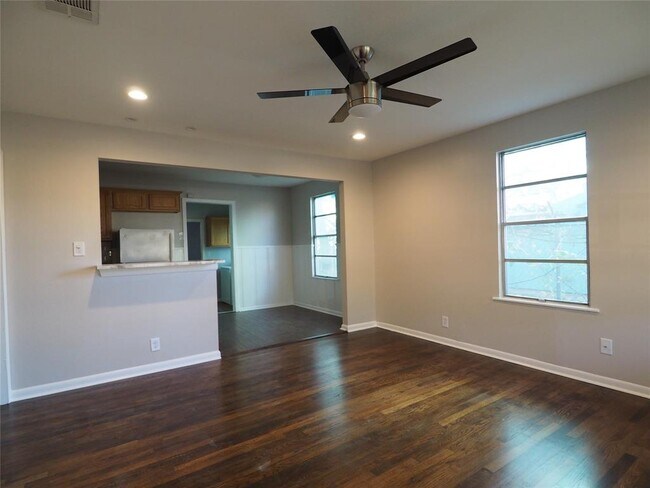 Foto del edificio - 4508 Bennett Ave