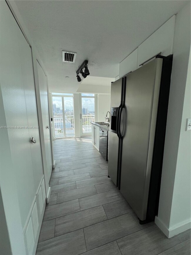 Foto del edificio - 7600 Collins Ave