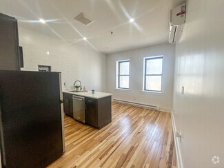 Building Photo - 209 Bank St