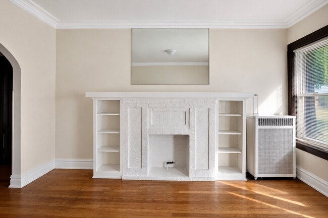 Photo - 1528 E 74th Pl (Chicago, IL) Apartment