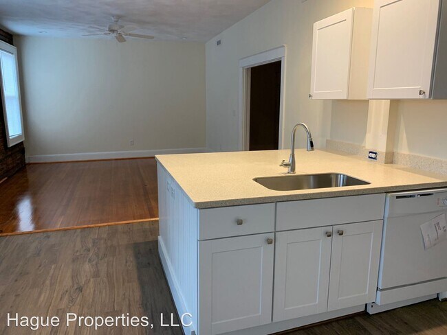 Building Photo - 901 Greenway Ct