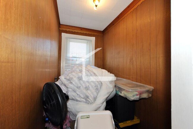 Building Photo - Recently Renovated, In-Unit Washer and Dry...