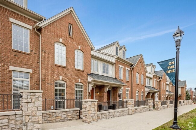 Building Photo - 17 N Squirrel Rd