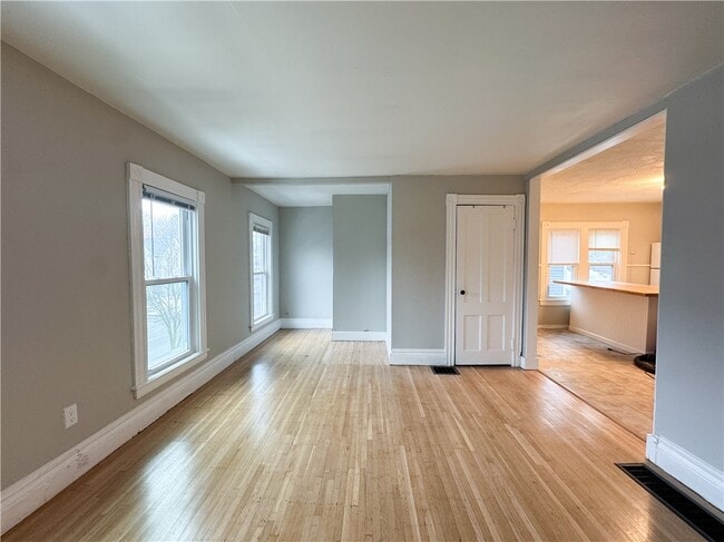 Building Photo - 102 Gregory St