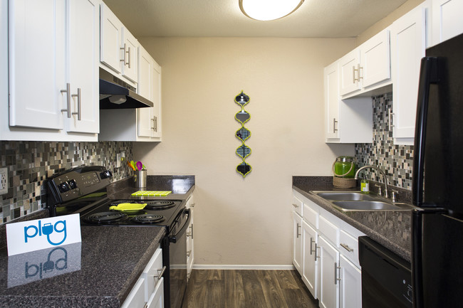 2 Bdrm Kitchen - Fifteen 50 Apartments