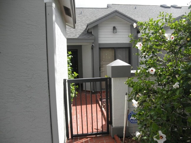 Building Photo - 1004 Landings Blvd