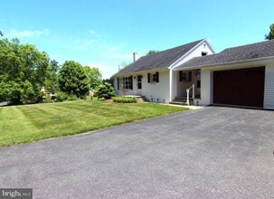 Building Photo - 151 Dogwood Dr