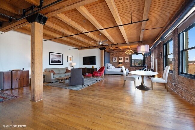 Building Photo - 515 N Noble St