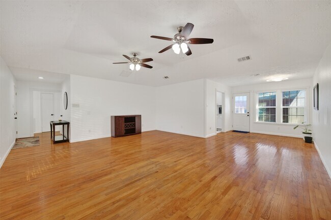 Foto del edificio - 7226 Skybright Ln