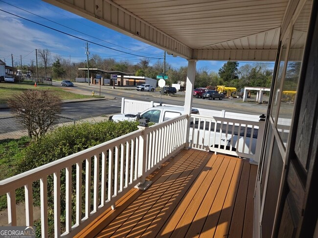 Building Photo - 629 Hanson St