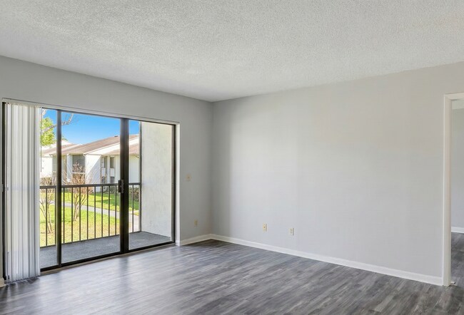 Foto del edificio - 8203 Sun Spring Cir