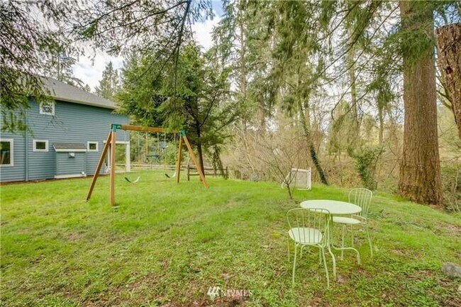 Foto del edificio - Beautiful 5 Bedroom 4 Bathroom Home in Lake Forest Park!