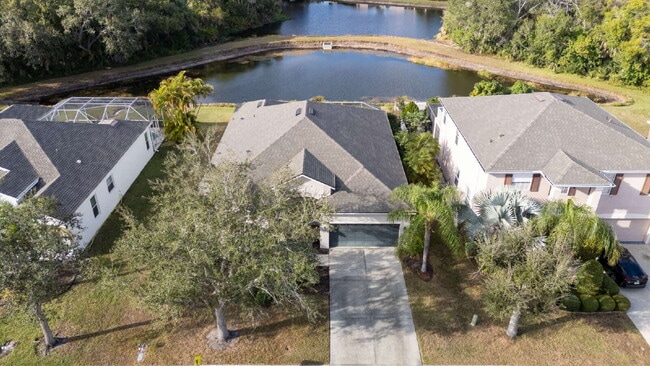Building Photo - "Spacious 3-Bedroom Oasis with 2 Baths and 2,287 Sq Ft in Bradenton!"