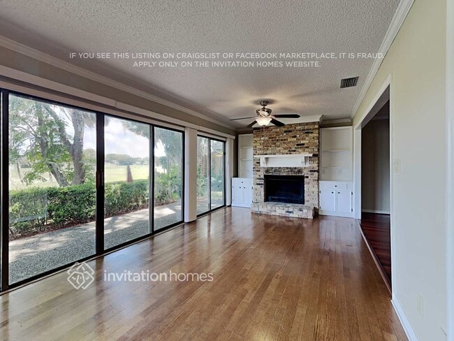 Foto del edificio - 1535 Lake Marion Dr