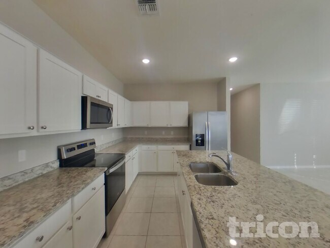 Building Photo - 35381 W Santa Clara Ave