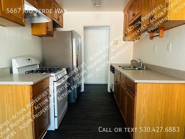Building Photo - 5667 Rio Verde Way