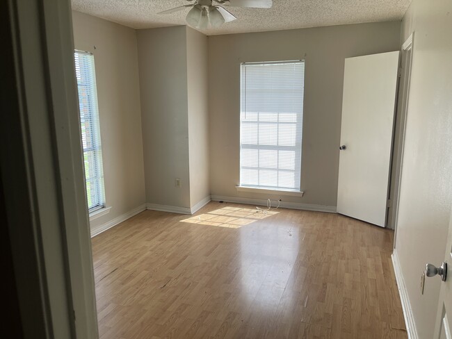 Building Photo - 3432 Yorkfield Dr
