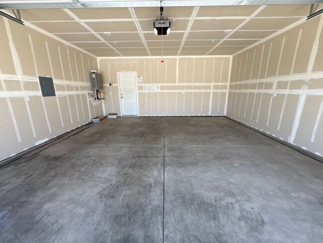 Building Photo - Lennar Home with Solar Available now for m...