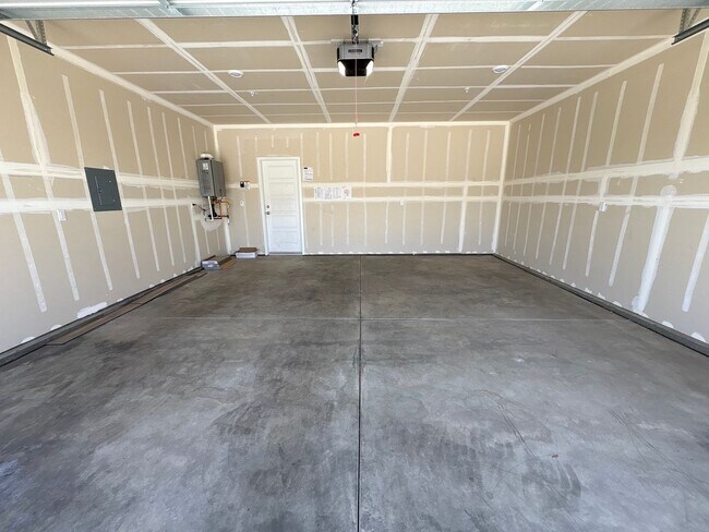 Foto del edificio - Lennar Home with Solar Available now for m...