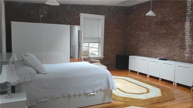 Foto del edificio - 429 W 44th St