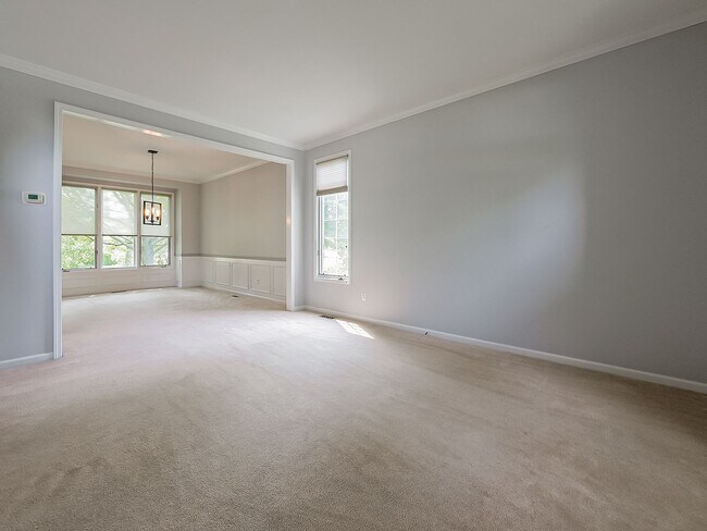 Photo - Updated 4 Bedroom with New Appliances in P... House