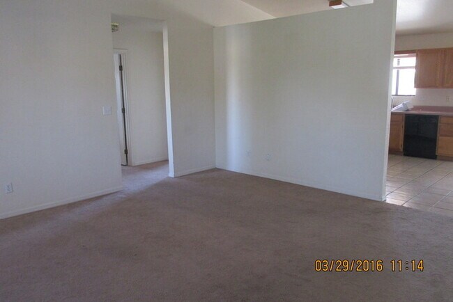 Building Photo - 1412 E Cottonwood Dr