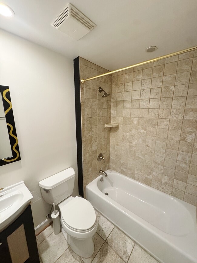 Photo - 2242 Ontario Rd NW Apartment